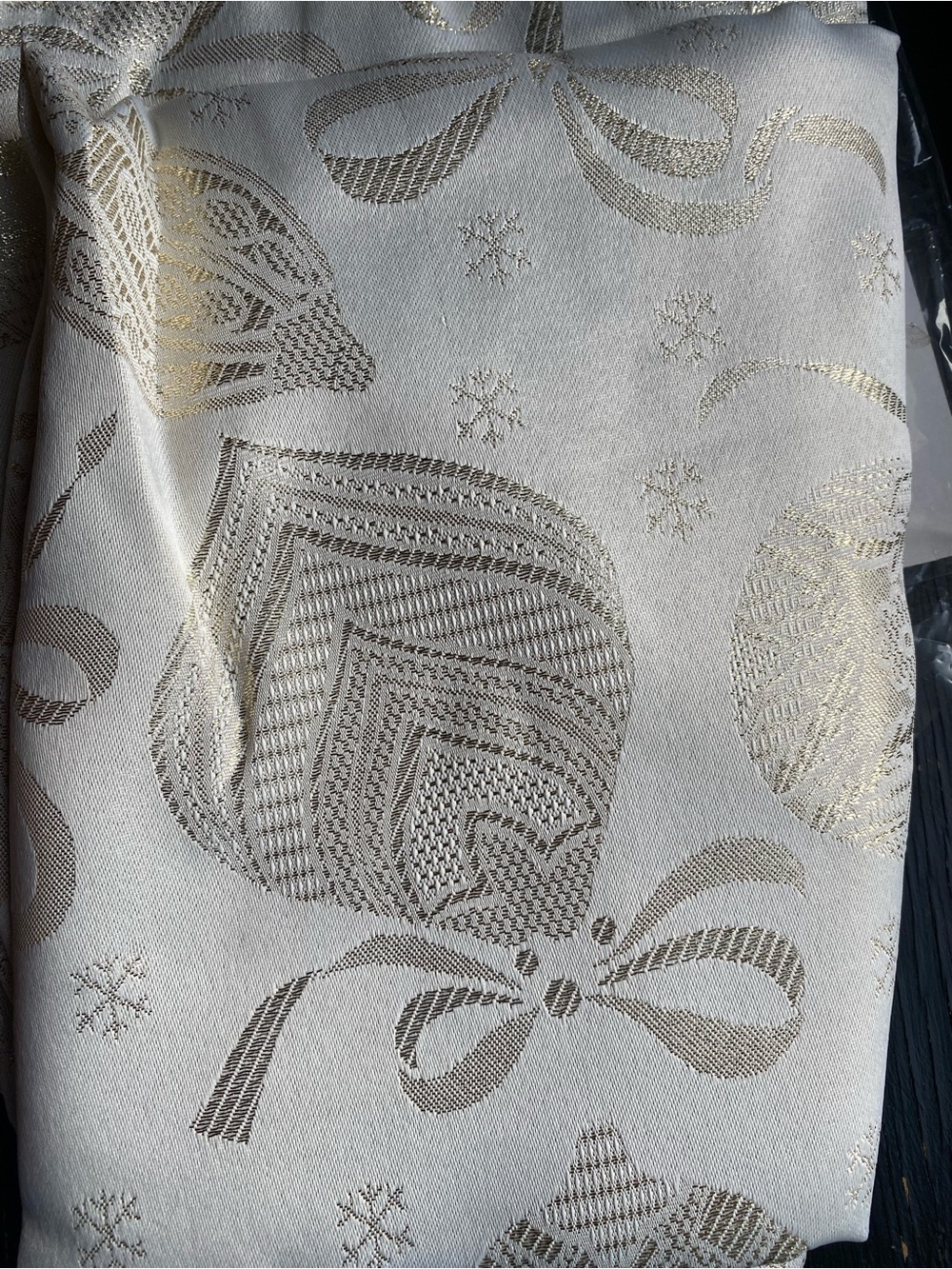 Cream & Gold Bow Pattern Tablecloth - Picture 2 of 6